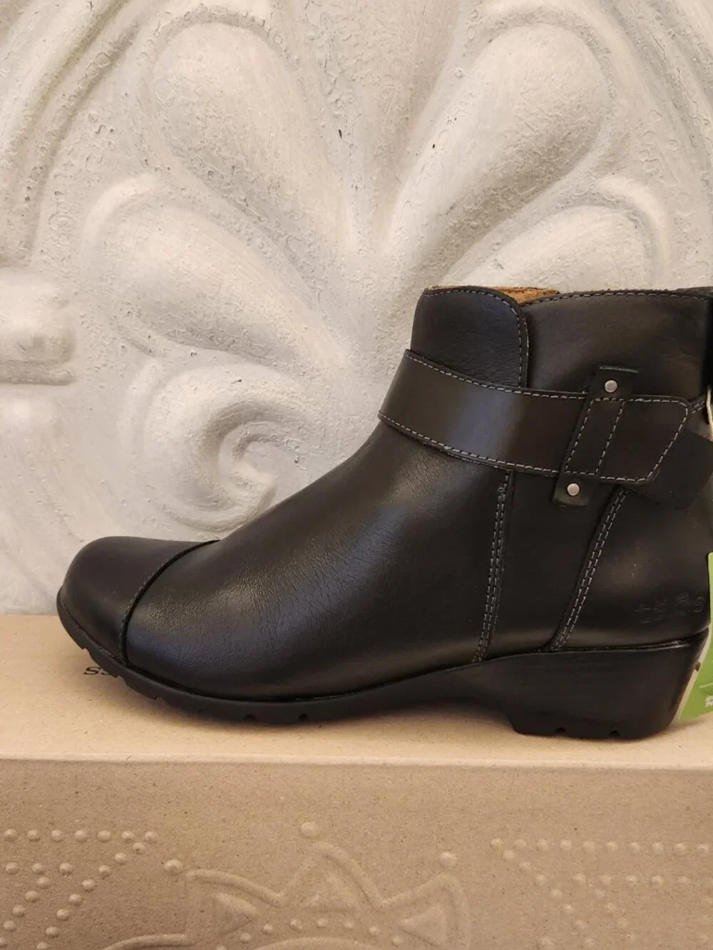 TAOS Black Leather 